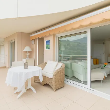 High-end With Pool And Panoramic Views Vakantiehuis