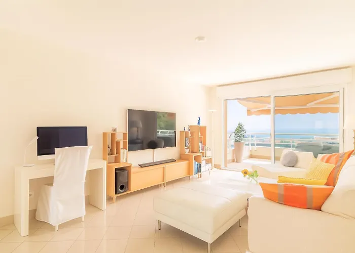 High-end With Pool And Panoramic Views